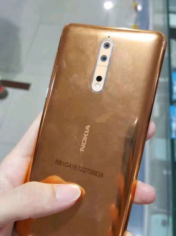 В сеть утекли фотографии Nokia 8 в золотой расцветке