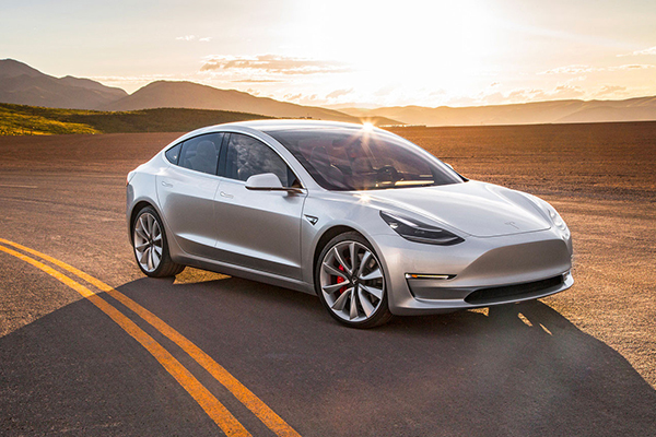 Илон Маск представил Tesla Model 3 для широкой аудитории