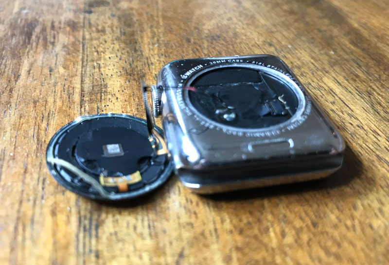 Apple продлила до 3 лет программу бесплатного ремонта Apple Watch с отклеившейся задней крышкой