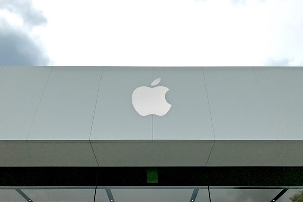 Взгляд на новый магазин Apple в торговом центре Hilldale