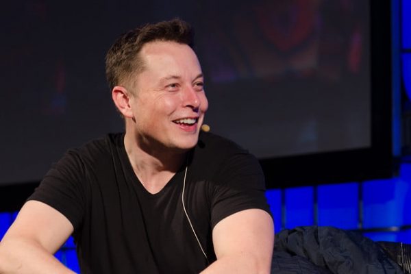 Почему Илон Маск разбил лагерь на крыше Tesla Gigafactory