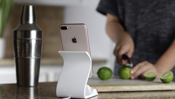 Интересное с Kickstarter: Sarvi Dock — подставка с зарядкой для устройств Apple