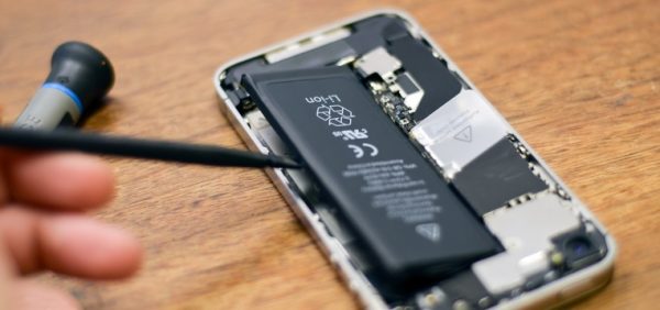 Apple замедляет iPhone со старыми аккумуляторами
