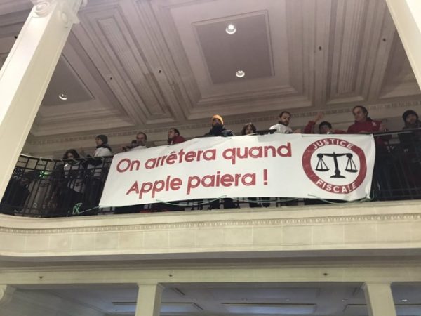 Apple подаст в суд на активистов, устроивших акцию протеста в парижском Apple Store