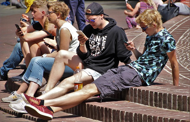 Акционеры Apple изучат влияние iPhone на подростков