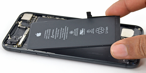 Apple может компенсировать затраты поменявших батарею iPhone дороже, чем за $29