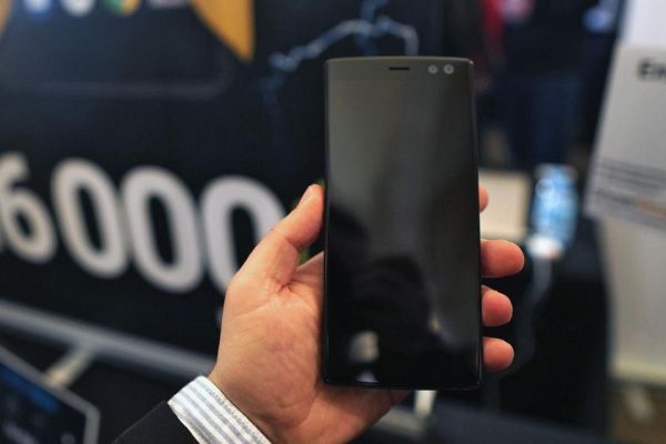 На MWC представили смартфон с самой большой батареей в мире