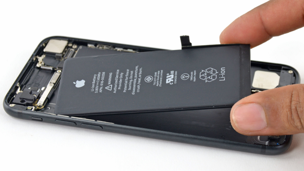 Как на самом деле обстоят дела с негарантийной заменой батерей iPhone