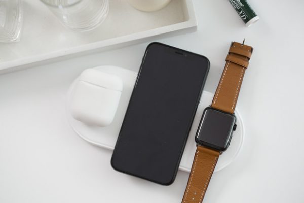 Четыре беспроводные зарядки для iPhone, Apple Watch и Air Pods