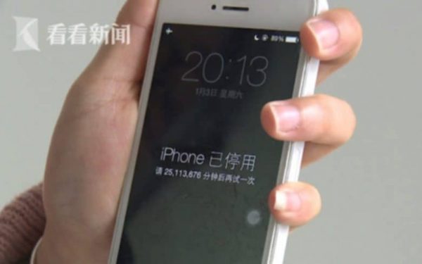 Китаянка заблокировала iPhone на 47 лет