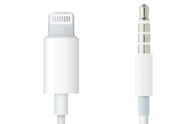 Apple разрешила сторонним компаниям выпускать переходники с Lightning на 3,5-миллиметровый разъем