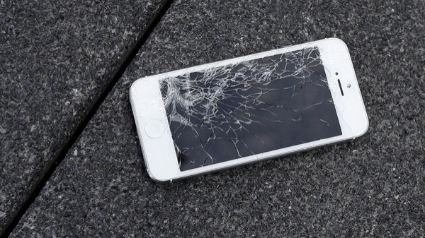 Apple хочет «убить» все неавторизованные фирмы, занимающиеся ремонтом iPhone