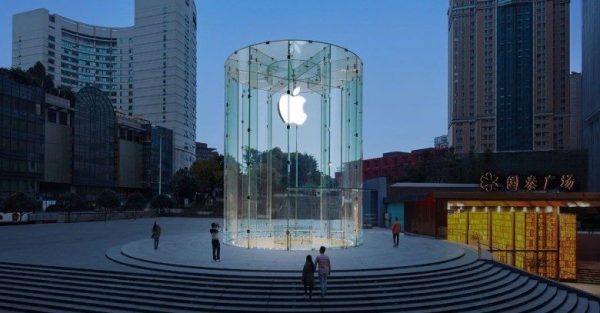 Кто лучший руководитель Apple — Тим Кук или Стив Джобс?