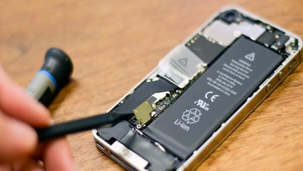 Apple заявила об отсутствии задержек при замене батареи iPhone