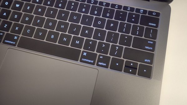 Пользователи требуют от Apple заменить клавиатуру на MacBook Pro 2016