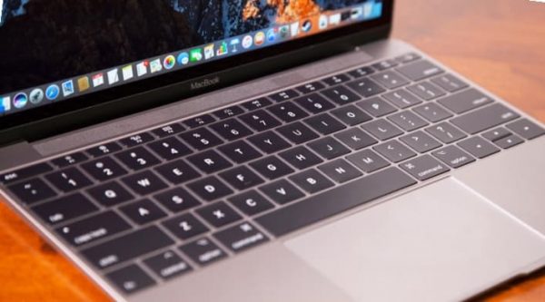 На Apple снова подали в суд из-за дефектной клавиатуры-«бабочки»