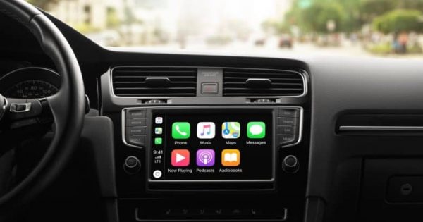 Apple CarPlay отвлекает водителя меньше, чем штатные мультимедийные системы