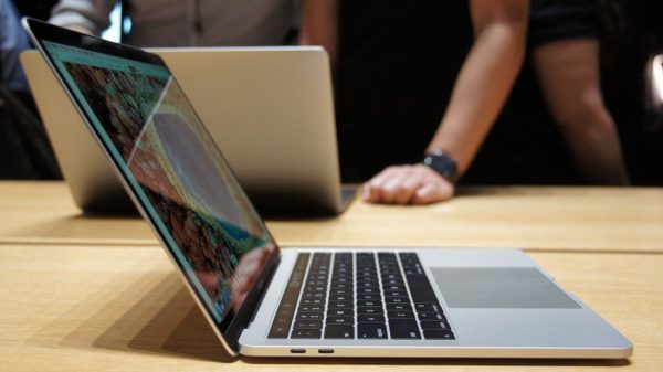 Ютубер утверждает, что 15-дюймовый MacBook Pro с обновленным чипом Core i9 перегревается