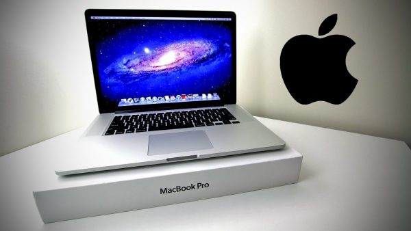 Apple признала первый MacBook Pro с Retina-экраном устаревшим