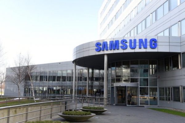 Samsung выпустит гнущийся смартфон уже в 2019 году