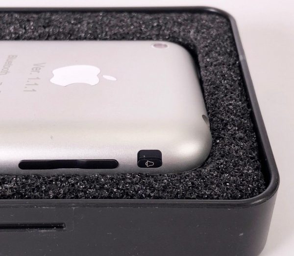 На eBay продается рабочий прототип первого iPhone