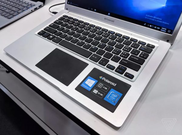 Polaroid представила дешевые ноутбуки, похожие на MacBook Pro